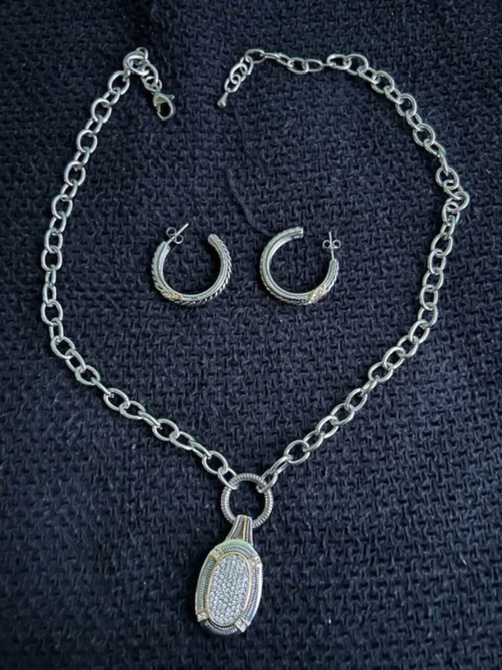 Lovely Silvertone Necklace Set